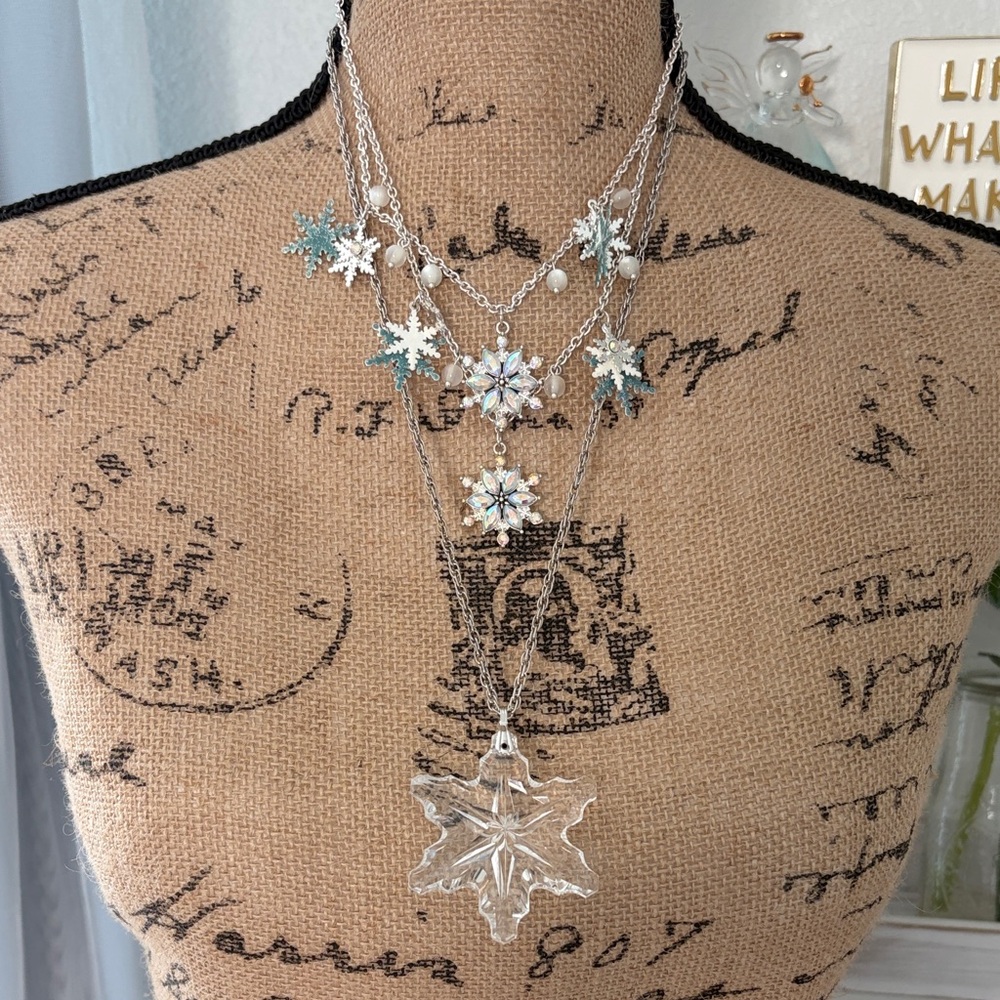 Magical Silver Snowflake Necklace Set